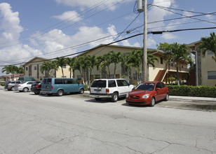 Palm Springs Apartments in Hialeah, FL - Building Photo - Building Photo