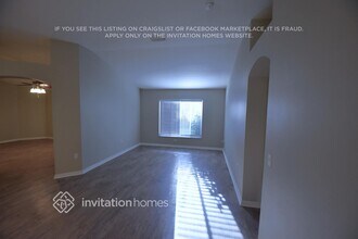 3702 Treeline Dr in Valrico, FL - Foto de edificio - Building Photo