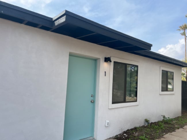 property at 1215 E Mission Ln