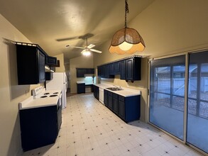 406 Club Dr in Hinesville, GA - Foto de edificio - Building Photo