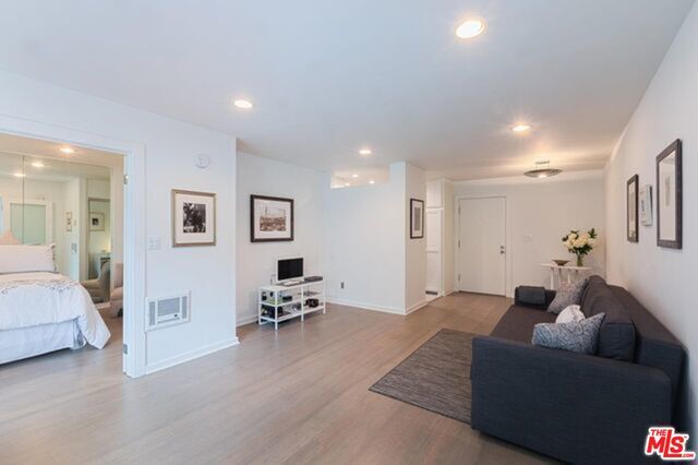 1222 N Olive Dr-Unit -103 in West Hollywood, CA - Building Photo - Building Photo