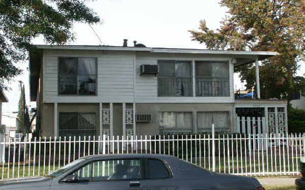 7319 Variel Ave in Canoga Park, CA - Building Photo - Building Photo