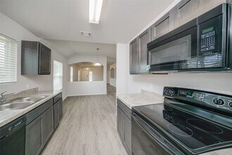 208 Fallow Deer Dr in Huntsville, TX - Foto de edificio - Building Photo