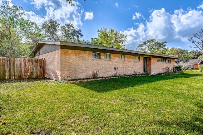 5519 Burlinghall Dr in Houston, TX - Building Photo - Building Photo