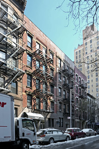 217-219 W 16th St in New York, NY - Foto de edificio - Building Photo