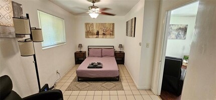 1701 Shenandoah St, Unit 2 in Hollywood, FL - Foto de edificio - Building Photo