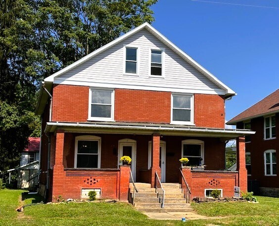 719 E Main St in Lock Haven, PA - Foto de edificio