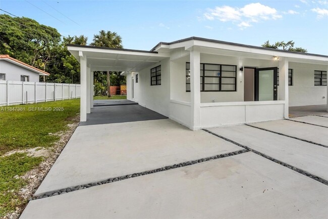 18401 NW 42nd Ct in Miami Gardens, FL - Building Photo - Building Photo