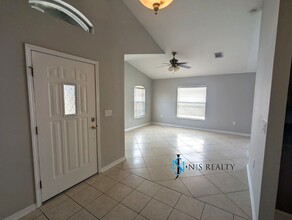 6526 Taylor Ct in New Port Richey, FL - Building Photo - Building Photo