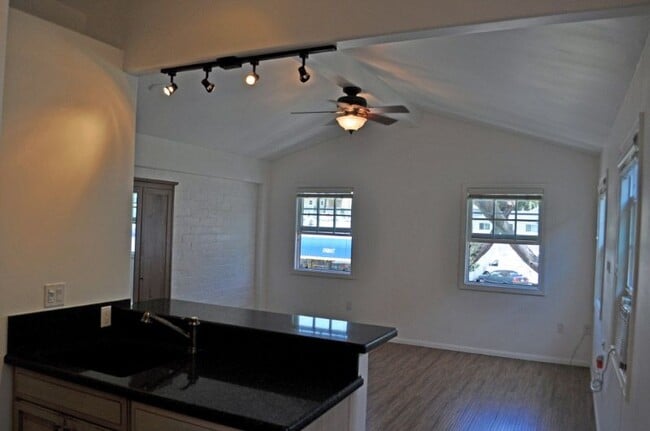 247 Broadway St in Laguna Beach, CA - Building Photo - Building Photo