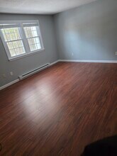 105 Granite St in Londonderry, NH - Foto de edificio - Building Photo