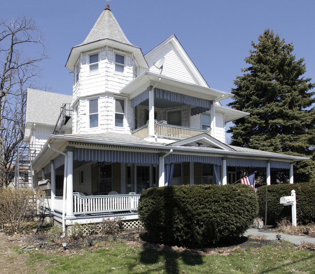 39 Broad St in Manasquan, NJ - Foto de edificio - Building Photo