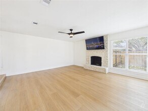 9400 Longvale Dr in Austin, TX - Building Photo - Building Photo