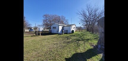 310 S Crook in Cresson, TX - Building Photo - Building Photo