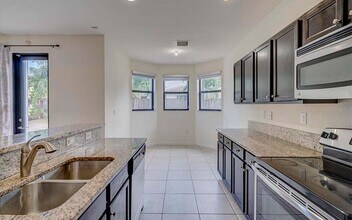 15166 SW 119th St in Miami, FL - Building Photo - Building Photo