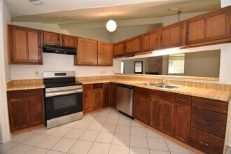 15926 Pfeiffer Dr in Houston, TX - Building Photo - Building Photo