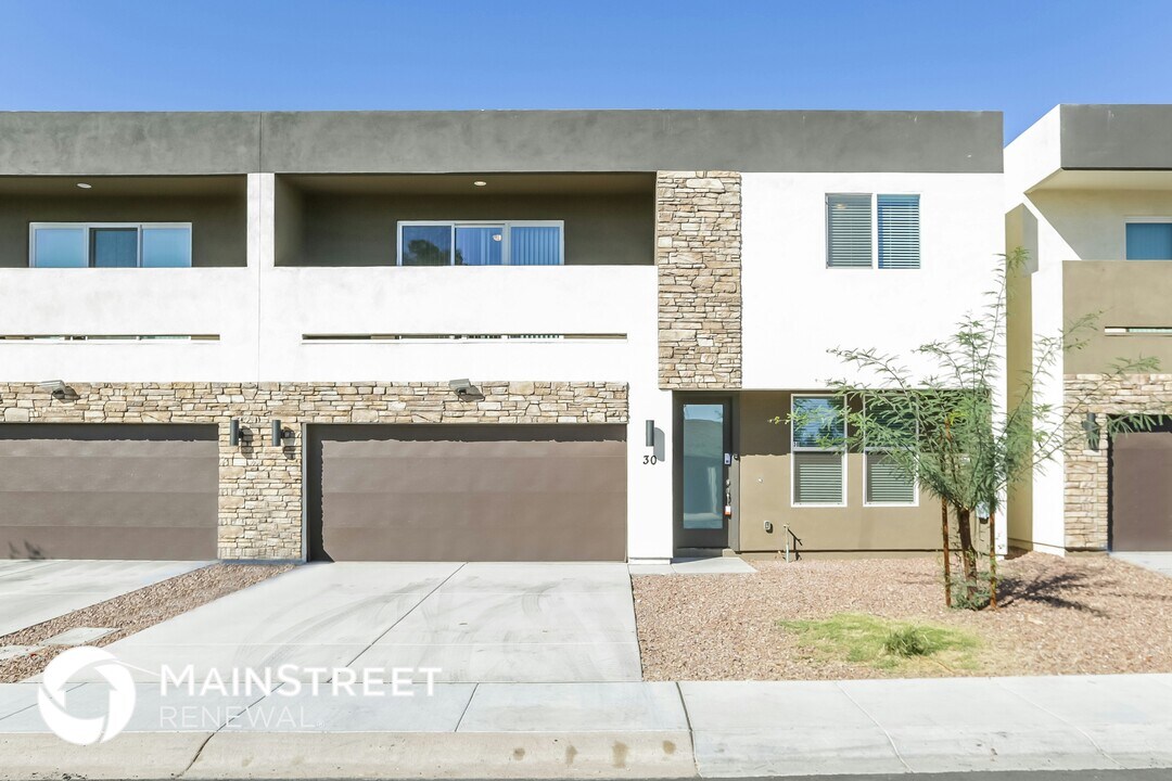 2000 N 36th St in Phoenix, AZ - Building Photo