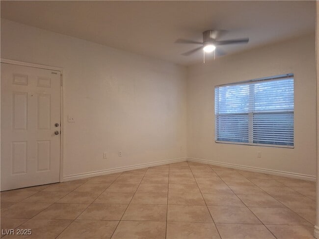 9620 W Russell Rd in Las Vegas, NV - Building Photo - Building Photo