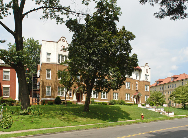 334-344 Farmington Ave in Hartford, CT - Building Photo - Building Photo