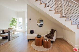 611 N Virgil Ave in Los Angeles, CA - Building Photo - Building Photo