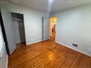 2142 S Pinecrest Ave in Wichita, KS - Building Photo - Building Photo