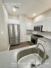 46364 Hobbs Square in Sterling, VA - Building Photo - Building Photo