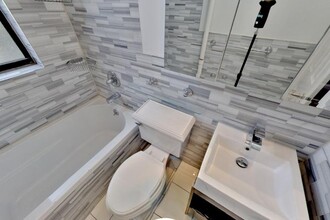 171 E 102nd St in New York, NY - Building Photo - Building Photo