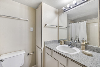 7979 Westheimer Apartments in Houston, TX - Building Photo - Interior Photo