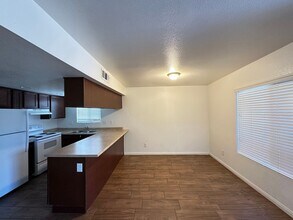 6241 Bellota Dr in Las Vegas, NV - Building Photo - Building Photo