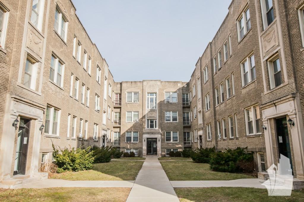 1931 W Winona St, Unit 3 in Chicago, IL - Building Photo