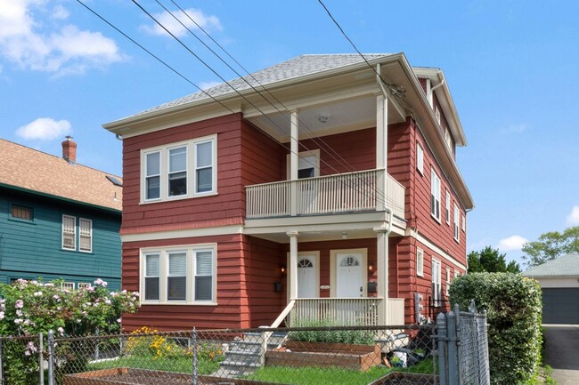 84 Rochambeau Ave in Providence, RI - Building Photo - Building Photo