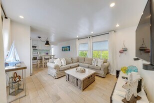 398 Burton Dr in Tavernier, FL - Building Photo