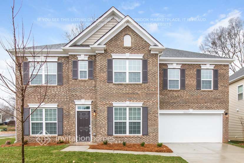 10003 Maywine Cir in Huntersville, NC - Building Photo