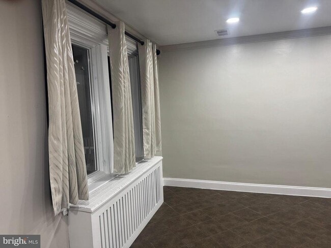 property at 725 W Mt Vernon St