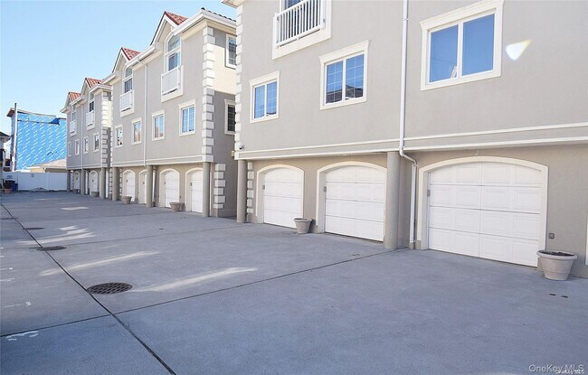 1051 Oceanfront in Long Beach, NY - Building Photo - Building Photo