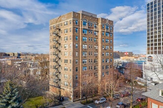 The Bostonian in Chicago, IL - Building Photo - Building Photo