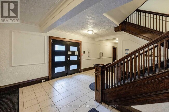 285-285 King St W in Hamilton, ON - Building Photo - Building Photo
