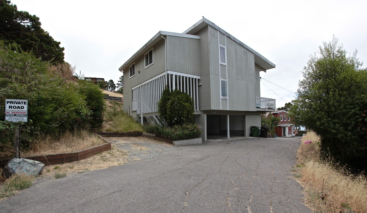 20 Racoon Ln in Belvedere Tiburon, CA - Foto de edificio