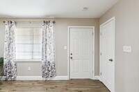 Sussex Manor Apartments photo'