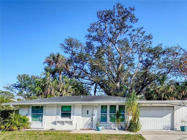 240 Pocono Trail E in Nokomis, FL - Building Photo - Building Photo