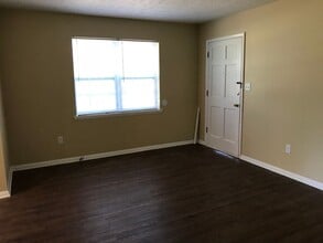 1113 White Oak Dr in Athens, GA - Foto de edificio - Building Photo