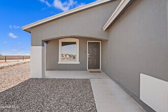 1056 Nalito Beltran Pl in Horizon City, TX - Building Photo - Building Photo