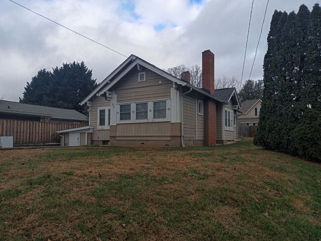 221 Summit St in Asheville, NC - Building Photo - Building Photo