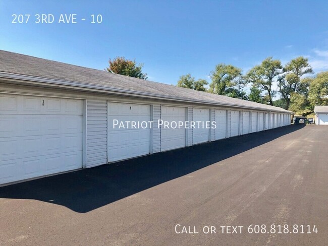 207 3rd Ave in Monroe, WI - Building Photo - Building Photo