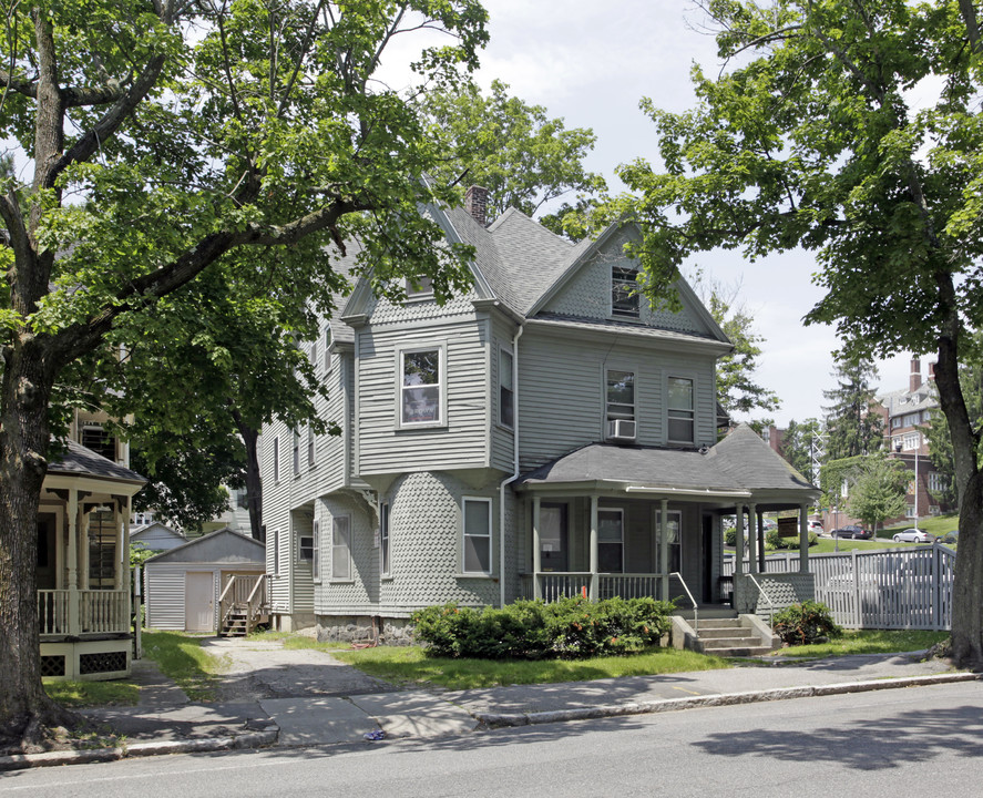 152 West St in Worcester, MA - Foto de edificio