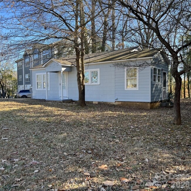 property at 2621 Dr Carver Rd