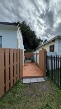 460 NW 109th St in Miami, FL - Building Photo - Building Photo