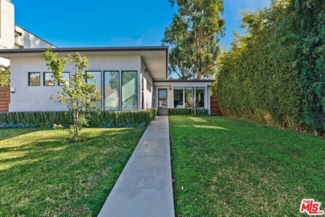 1610 S Hayworth Ave in Los Angeles, CA - Building Photo - Building Photo