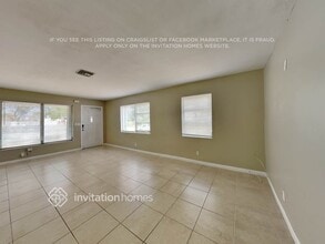 1521 20th Ave N in Lake Worth Beach, FL - Foto de edificio - Building Photo