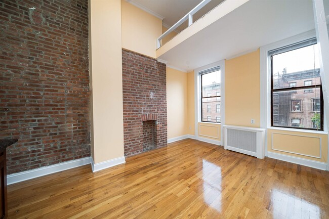 208 Washington St in Jersey City, NJ - Building Photo - Building Photo